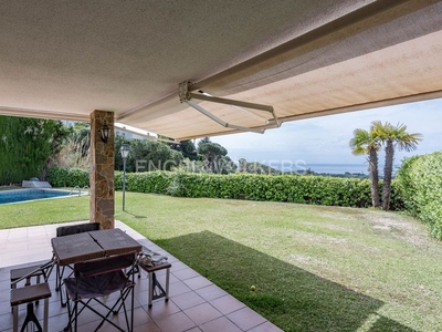 Alquiler casa preciosa casa a tres vientos con vistas mar en Sant Vicenç de Montalt