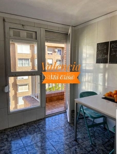 Alquiler dúplex con 2 habitaciones amueblado con ascensor, calefacción y aire acondicionado en Valencia