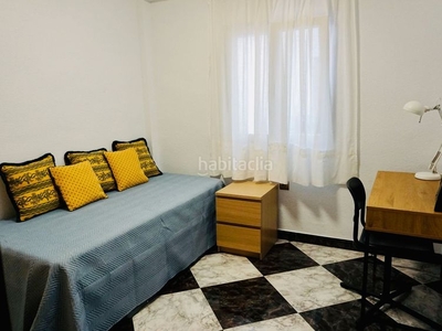 Alquiler piso casa en alquiler 3 habitaciones 1 baños. en Málaga