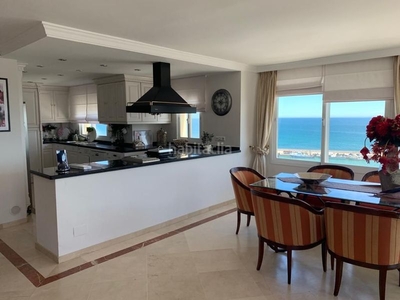 Alquiler piso con 2 habitaciones amueblado con calefacción, aire acondicionado y vistas al mar en Marbella