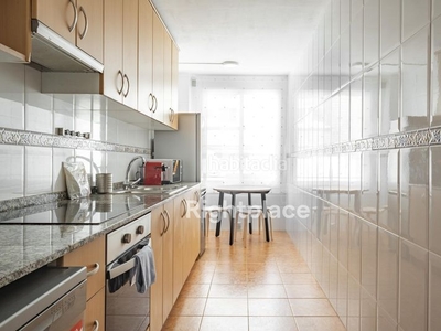 Alquiler piso con 3 habitaciones amueblado con calefacción y aire acondicionado en Barcelona