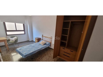 Alquiler piso en avda del cid 70 se ofrece vivienda temporal en la avda del cid en Valencia