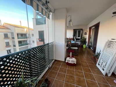 Apartamento amplio piso con gran terraza muy cerca de la playa en Benalmádena