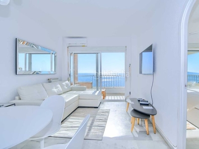 Apartamento ático centro en primera línea de playa en venta en Marbella