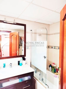 Ático en venta de dos habitaciones y con vistas panorámicas. en Fuengirola