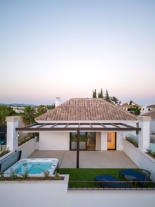 Ático impresionante ático dúplex de tres dormitorios, golden mile, en Marbella