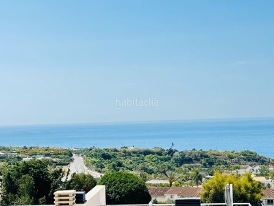 Casa adosada chalet de estilo moderno con piscina privada. en Nerja