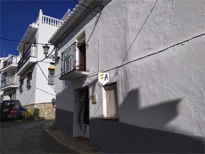 Casa adosada con 3 habitaciones en Alcaucín