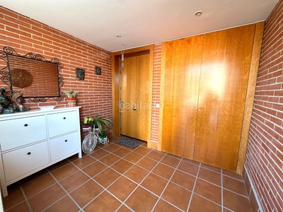 Casa adosada con 4 habitaciones con parking, calefacción y aire acondicionado en Boadilla del Monte