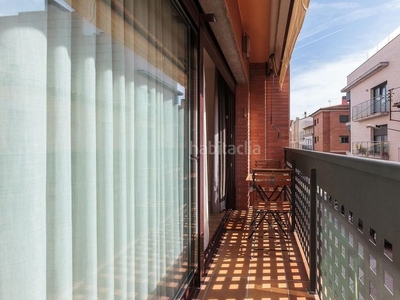 Casa adosada con 4 habitaciones con parking y calefacción en Girona