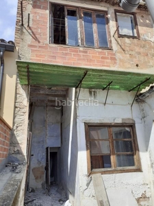 Casa adosada en carrer del doctor herms 9 casa en venda para reformar en Avinyó
