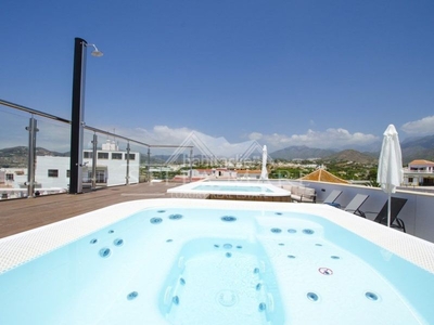 Casa adosada hostal de 9 habitaciones con terraza, cafeteria y local , costa del sol ,españa. en Nerja