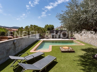 Casa adosada preciosa casa esquinera con piscina en Sant Sadurní d´Anoia