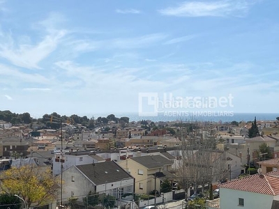 Casa con 4 habitaciones con parking, piscina, vistas al mar y vistas a la montaña en Segur de Calafell