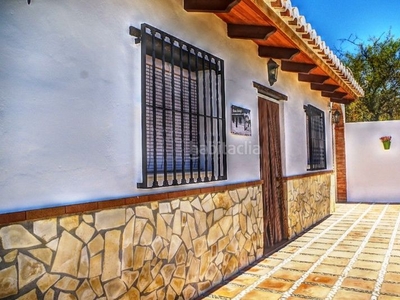 Casa de apero y caravana adosada en viñuela en Vélez - Málaga