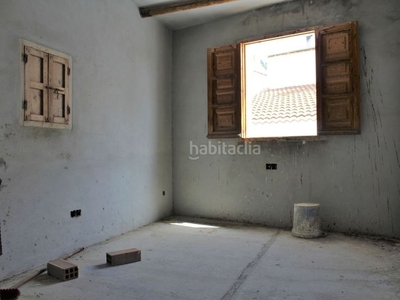 Casa de pueblo con gran potencial en Canillas de Albaida