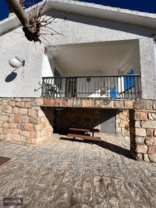 Casa en avenida de la cabrera casa con 5 habitaciones amueblada con parking, piscina, calefacción y vistas a la montaña en Cabrera (La)