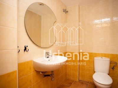 Casa en venta , con 220 m2, 4 habitaciones y 3 baños y calefacción si. en Sant Vicenç de Montalt
