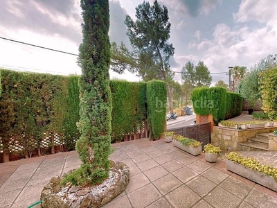 Casa en venta con piscina privada en Cervelló