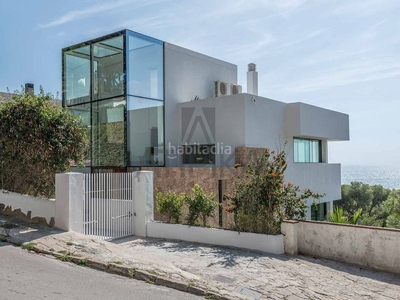 Casa exclusiva villa de ensueño con vistas frontales al mar en Bellamar, . en Castelldefels