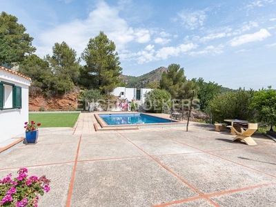 Casa gran casa mediterránea con vistas espectaculares en Serra
