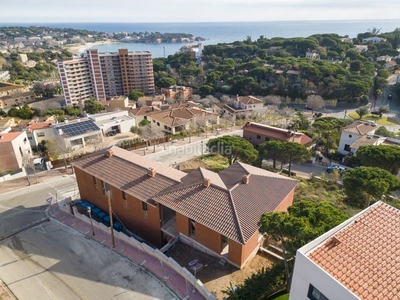 Casa lujosa casa de nueva construcción con piscina y vistas al mar en Sant Feliu de Guíxols