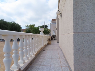 Casa pareada con 4 habitaciones con parking y aire acondicionado en Cartagena