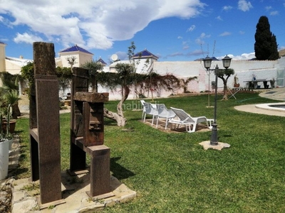 Casa pareada gran casa con piscina en Capistrano Nerja