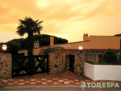 Casa preciosa casa con 3 dormitorios, piscina y jardín privado en Vallgorguina