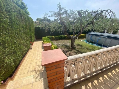 Chalet hermosa casa con jardín y piscina en massos comarruga el vendrell en Coma-ruga