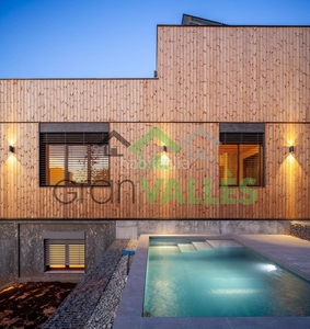 Chalet magnífica casa pasiva de obra nueva totalmente auto suficiente con grandes acabados en Sant Cugat del Vallès