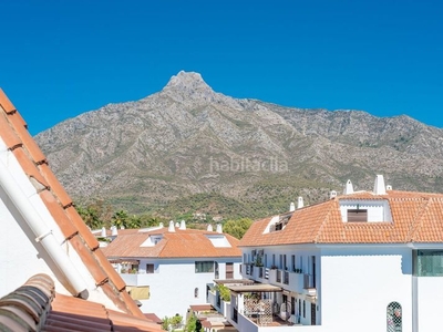 Dúplex en calle sierra bermeja dúplex con 3 habitaciones con ascensor, parking, vistas al mar y vistas a la montaña en Marbella