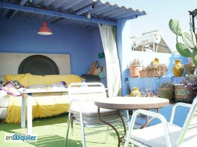 Encantador apartamento de 1 dormitorio con terraza en la azotea y aire acondicionado en alquiler en La Macarena