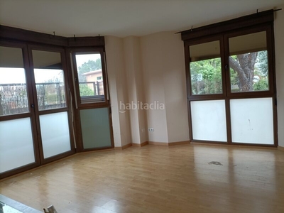 Piso bajo de 1 dormitorio y 1 baño de 56m2 con terraza en calle mar cantábrico.(madrid) en Collado Villalba