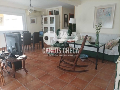 Piso con 2 habitaciones amueblado con ascensor, aire acondicionado y vistas al mar en Algarrobo Costa