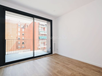 Piso con 2 habitaciones con ascensor y aire acondicionado en Sant Boi de Llobregat