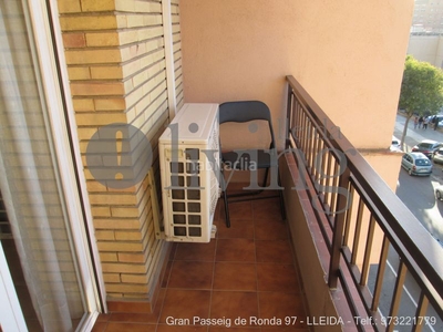 Piso con 3 habitaciones con ascensor, calefacción y aire acondicionado en Lleida