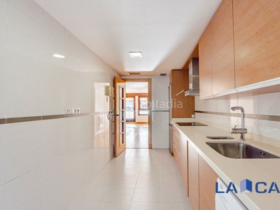 Piso con 3 habitaciones con ascensor, parking, calefacción y aire acondicionado en Sant Cugat del Vallès