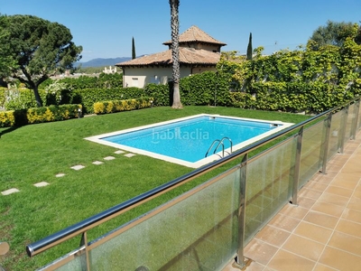 Piso con 3 habitaciones con ascensor, piscina, calefacción, aire acondicionado y vistas a la montaña en Girona