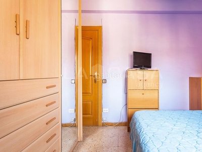 Piso con 3 habitaciones con ascensor y calefacción en Hospitalet de Llobregat (L´)