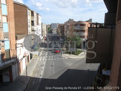 Piso con 3 habitaciones con ascensor y calefacción en Lleida