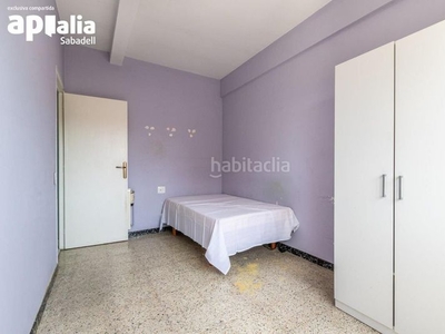Piso con 3 habitaciones con ascensor y calefacción en Sabadell