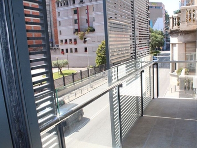 Piso con 4 habitaciones con ascensor, calefacción y aire acondicionado en Girona