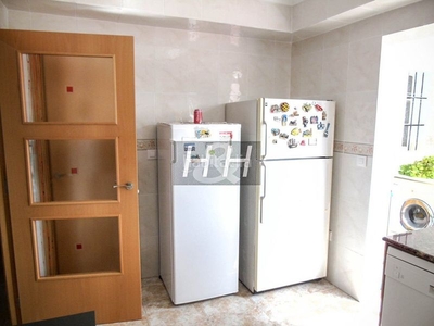 Piso con 5 habitaciones con ascensor, calefacción y aire acondicionado en Burjassot