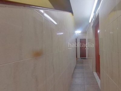 Piso de 2 habitaciones con ascensor para reformar en Badalona