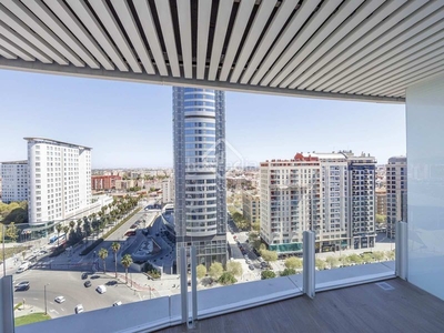 Piso de lujo con vistas panorámicas y distribución exclusiva en venta en ikon, el edificio más nuevo y exclusivo , con aparcamiento, piscina y gimnasio. en Valencia