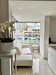 Piso en calle de la dársena piso con 2 habitaciones con ascensor, aire acondicionado y vistas al mar en Benalmádena
