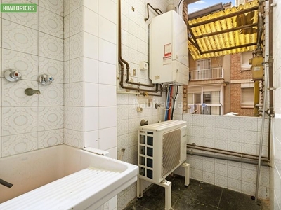 Piso en carrer d'aribau piso con 4 habitaciones con ascensor, calefacción y aire acondicionado en Barcelona