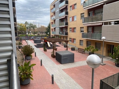 Piso en carrer de beatriu de queralt 8 piso de 100 m2, 3 hab, 2 baños, terraza, paking suberraneo en Vila-seca