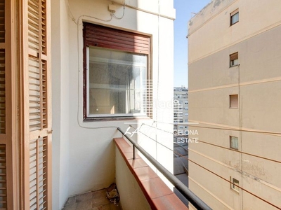Piso en carrer diputacio sunny flat monumental balcony 3m en Barcelona